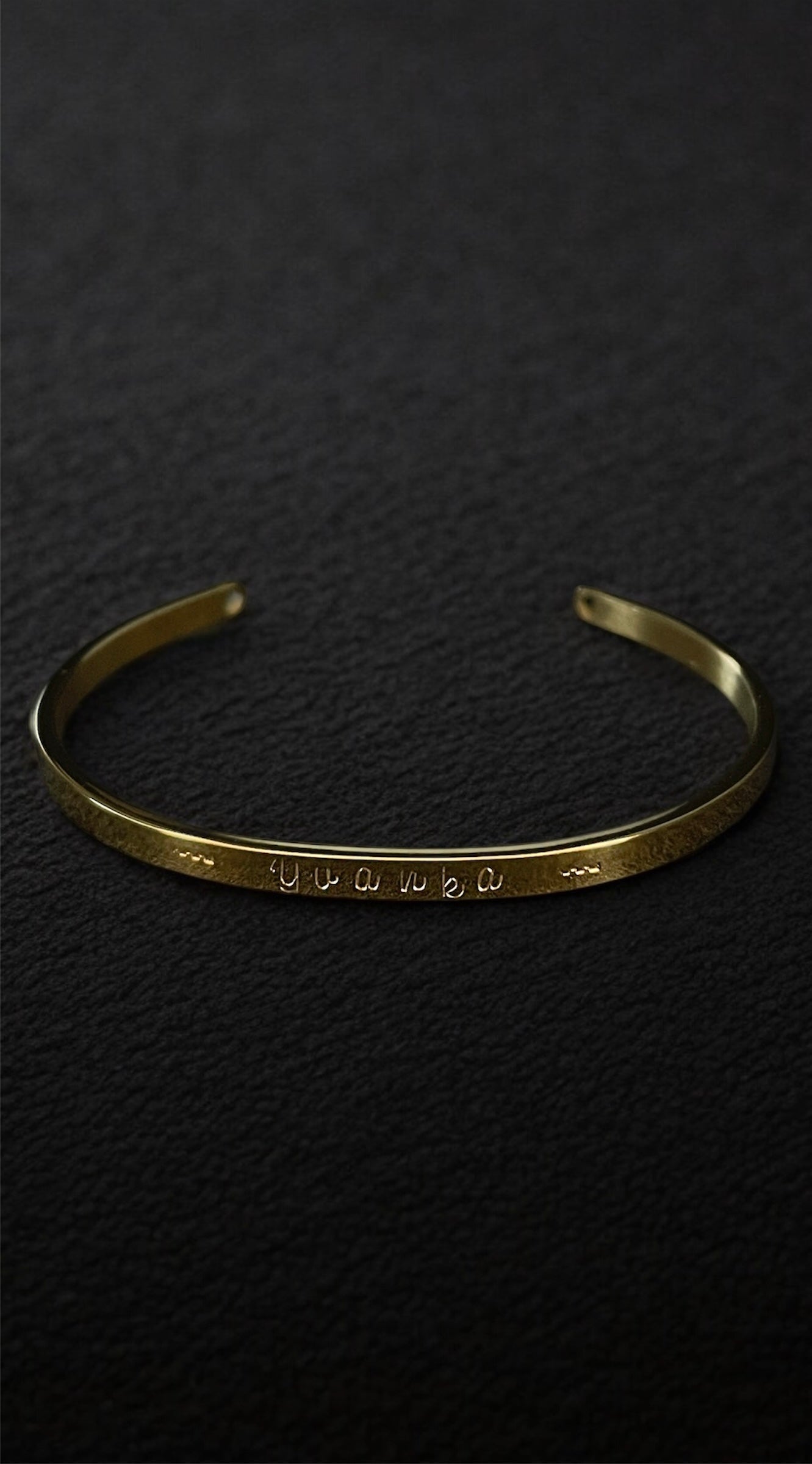 Brazalete Eternal personalizado de acero inoxidable 4mm,  DORADO.