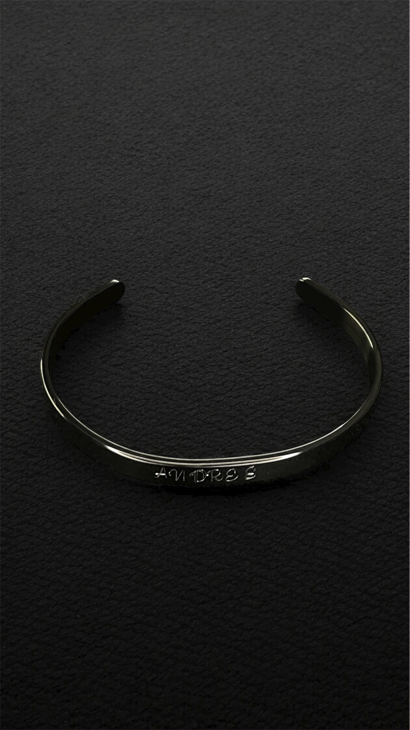 Brazalete Eternal personalizado de acero inoxidable 6mm, (acabado mate) NEGRO.